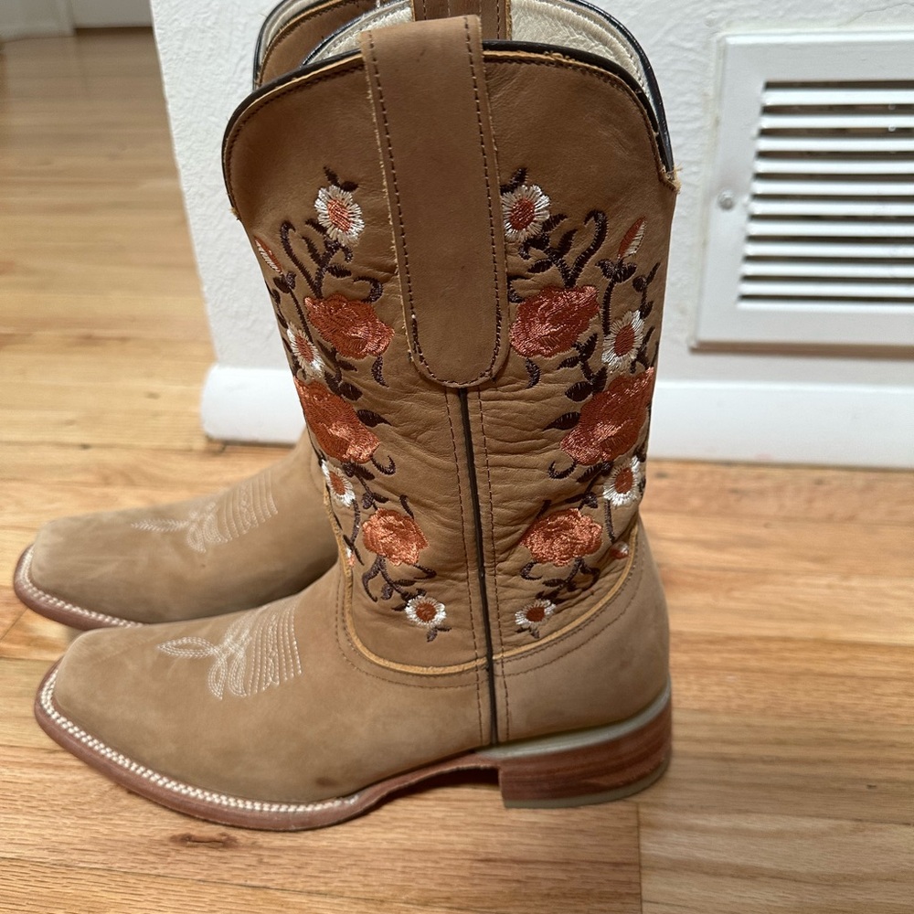 Embroidered Tan Cowboy Boots